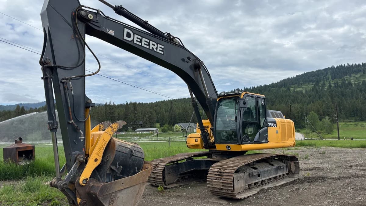 2013 John Deere 290G LC standing in the yard, boom to the left and bucket down